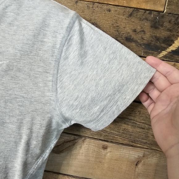 SALE-Nike women's Heather gray shirt sleeve top size L - Picture 7 of 11